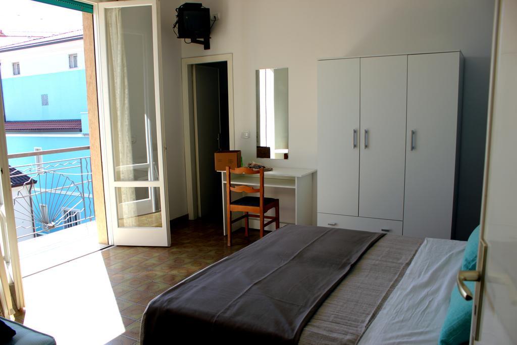 Le Aromatiche B&B Viserbella di Rimini Phòng bức ảnh